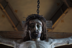 Dom Crucifix nah klein