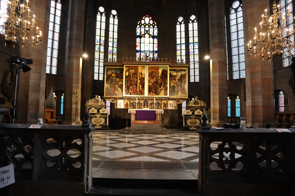 Dom Altar